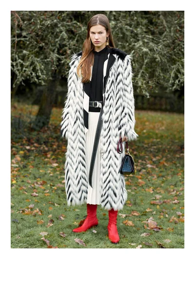 Look 18